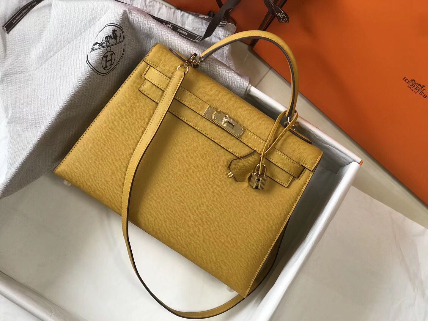 Hermes Kelly 32cm Bag In Yellow Epsom Leather GHW - Image 5