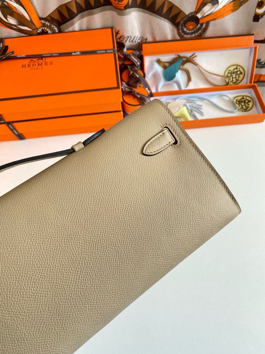 Hermes Kelly Cut Handmade Bag in Tourterelle Epsom Calfskin - Image 4