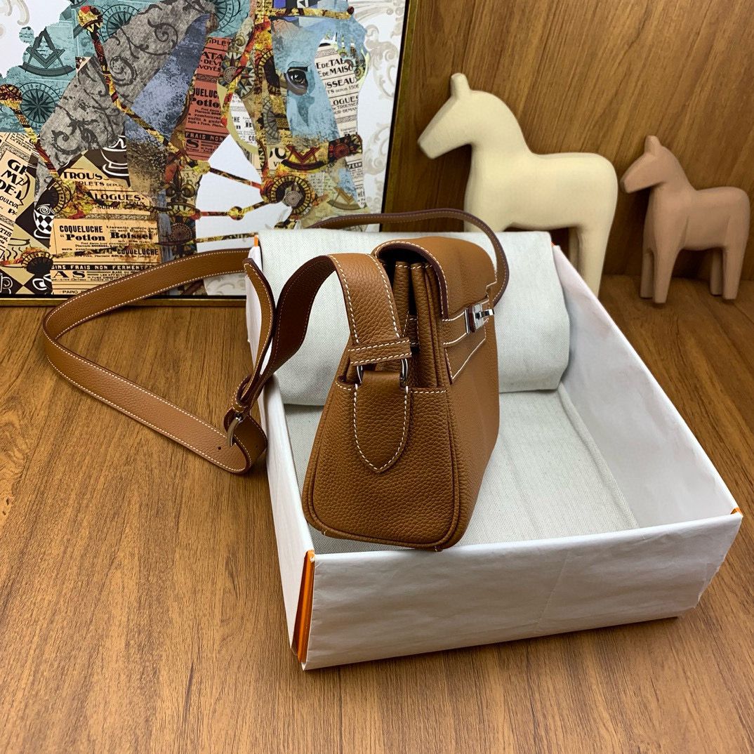 Hermes Kelly Messenger Bag in Gold Clemence Leather - Image 8