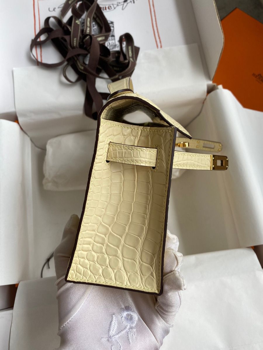 Hermes Kelly Pochette Handmade Bag In Vanille Matte Alligator Leather - Image 8