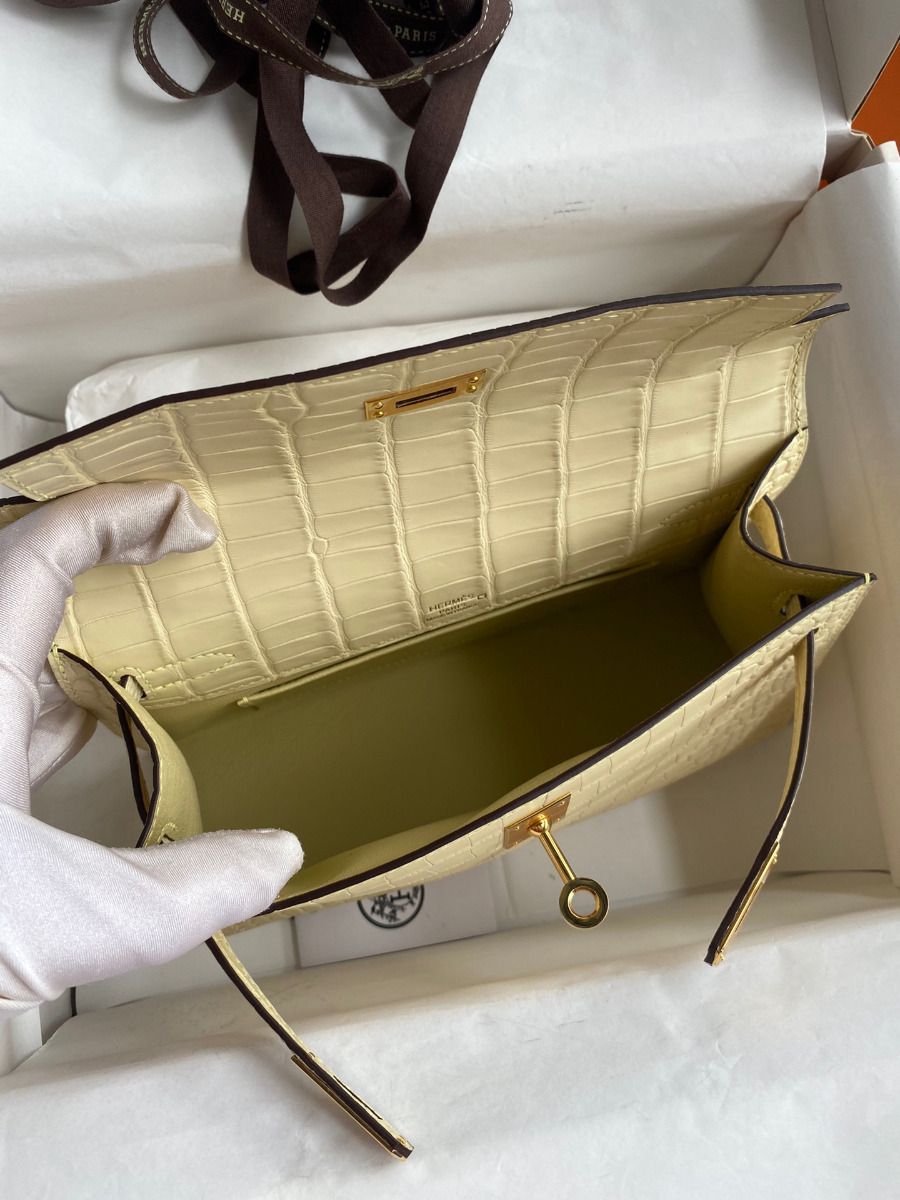Hermes Kelly Pochette Handmade Bag In Vanille Matte Alligator Leather - Image 9
