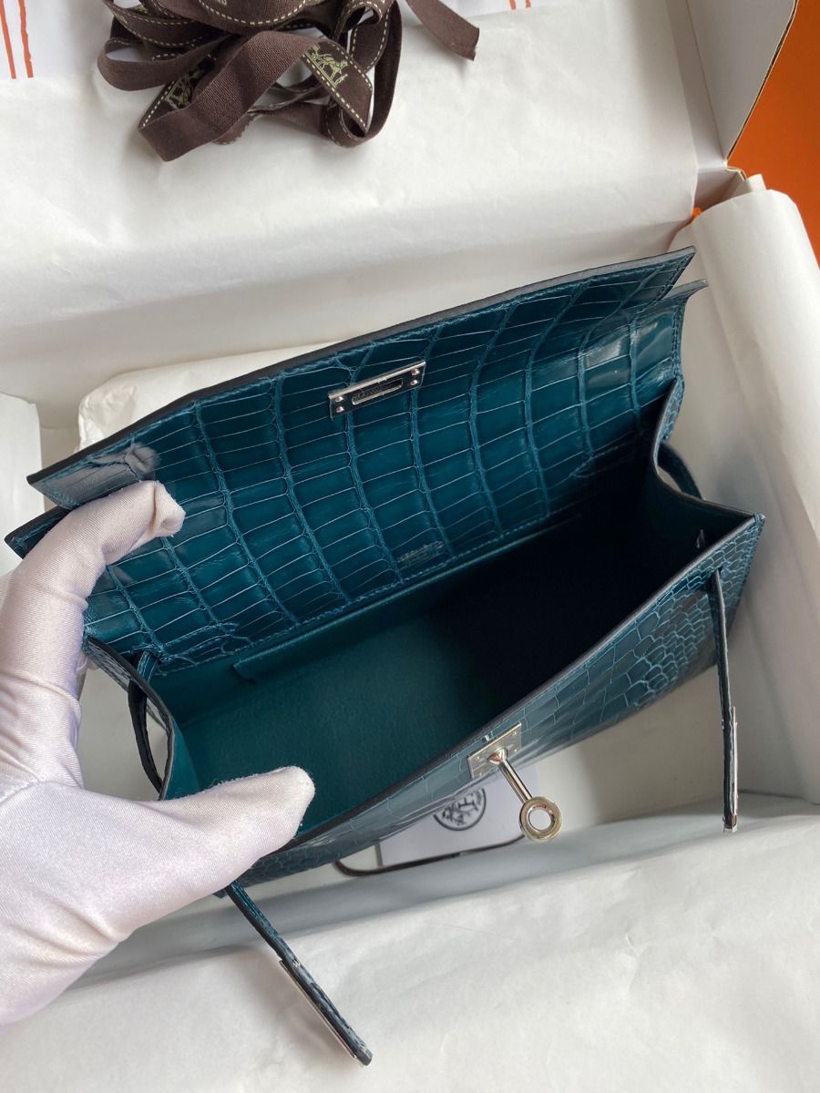 Hermes Kelly Pochette Handmade Bag In Colvert Shiny Alligator Leather - Image 8