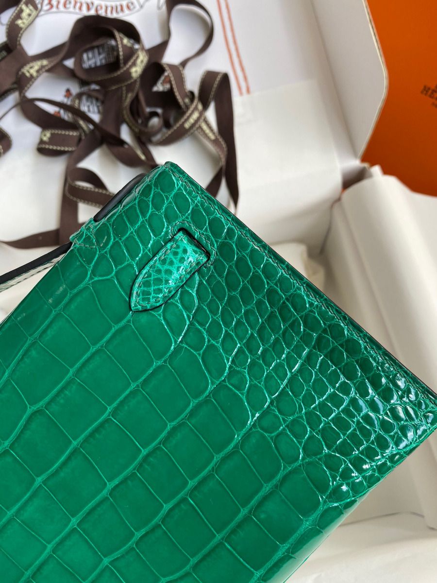 Hermes Kelly Pochette Handmade Bag In Vert Emerald Shiny Alligator Leather - Image 6