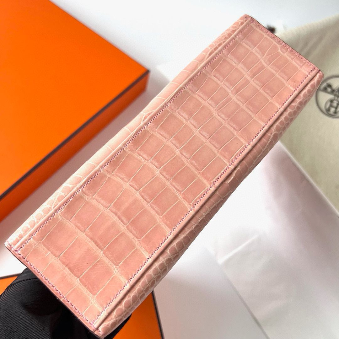Hermes Kelly Pochette Handmade Bag In Nude Shiny Alligator Leather - Image 6