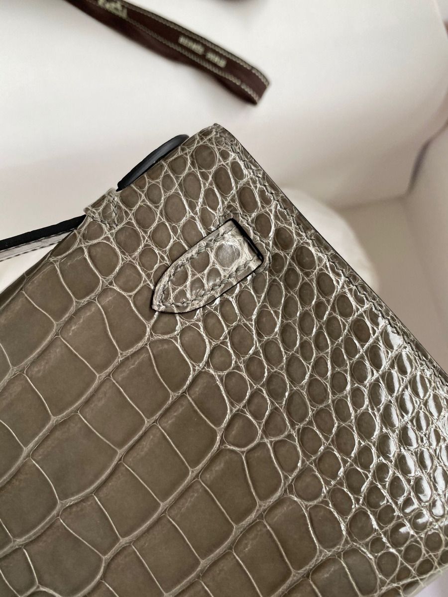 Hermes Kelly Pochette Handmade Bag In Taupe Shiny Alligator Leather - Image 5