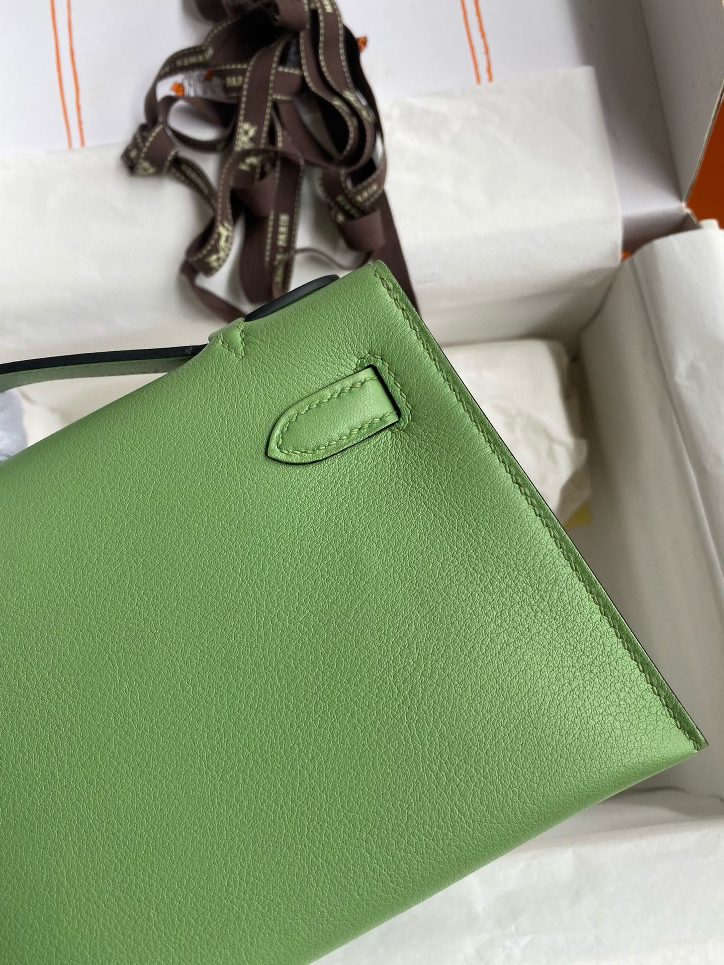 Hermes Kelly Pochette Handmade Bag in Vert Criquet Swift Calfskin - Image 6