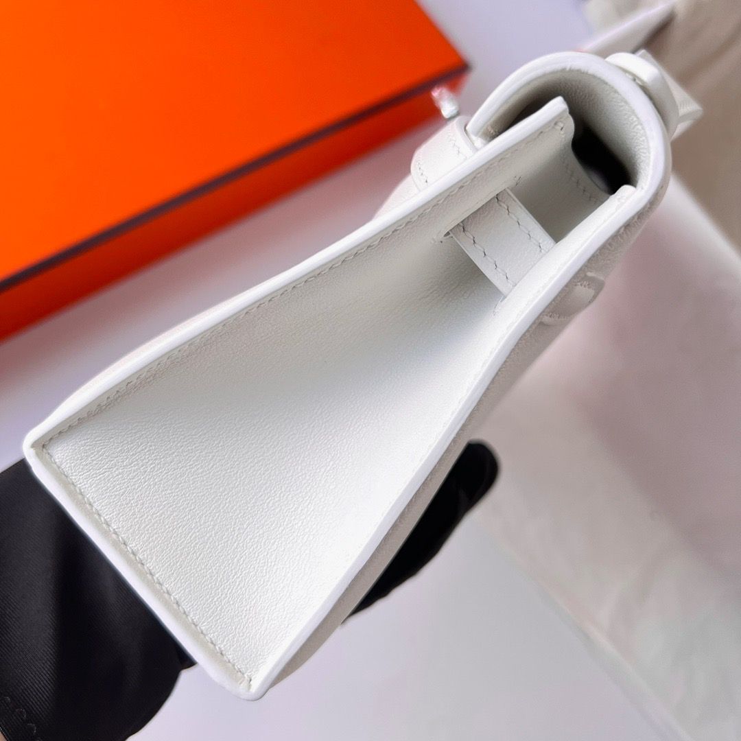 Hermes Kelly Pochette Handmade Bag In White Swift Calfskin - Image 6