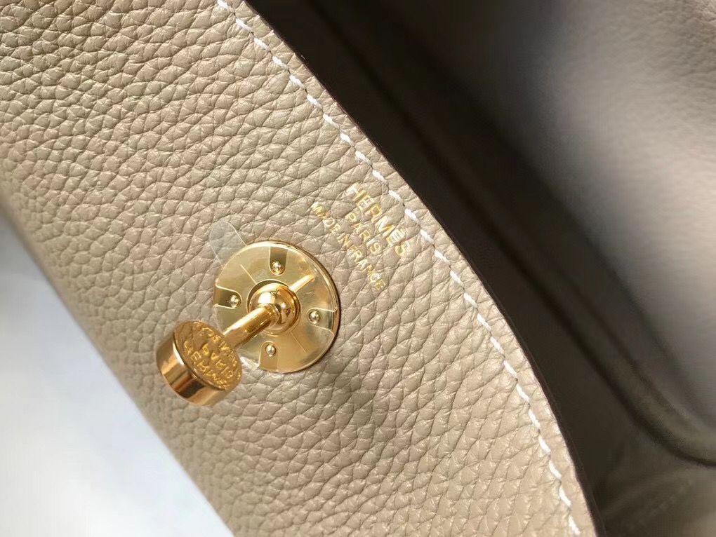 Hermes Lindy Mini Bag In Tourterelle Clemence Leather GHW - Image 7