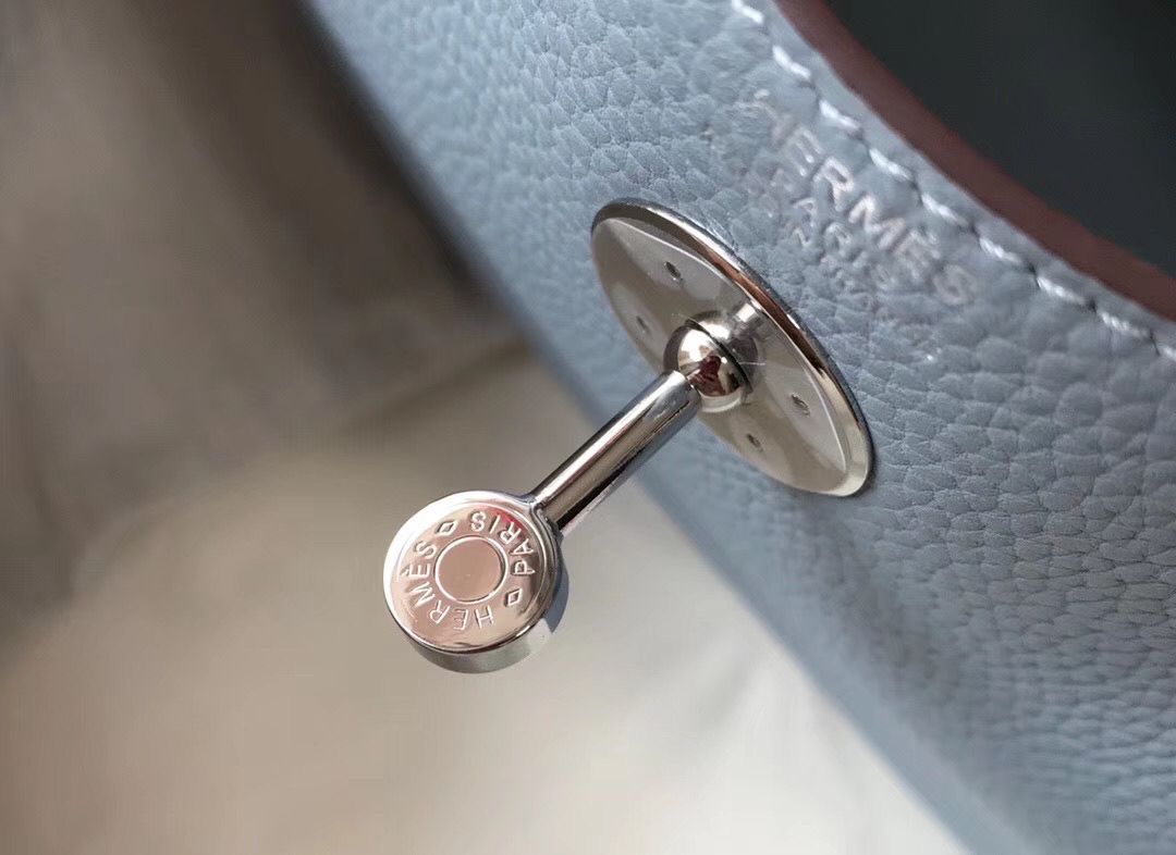 Hermes Lindy 26cm Bag In Blue Lin Clemence Leather PHW - Image 8