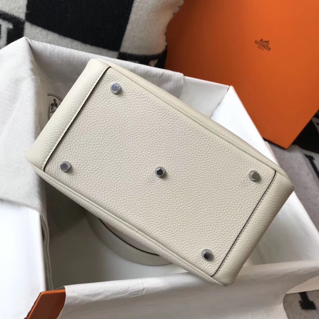 Hermes Lindy 26cm Bag In Beton Clemence Leather PHW - Image 4