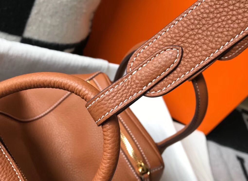 Hermes Lindy 26cm Bag In Gold Clemence Leather GHW - Image 4