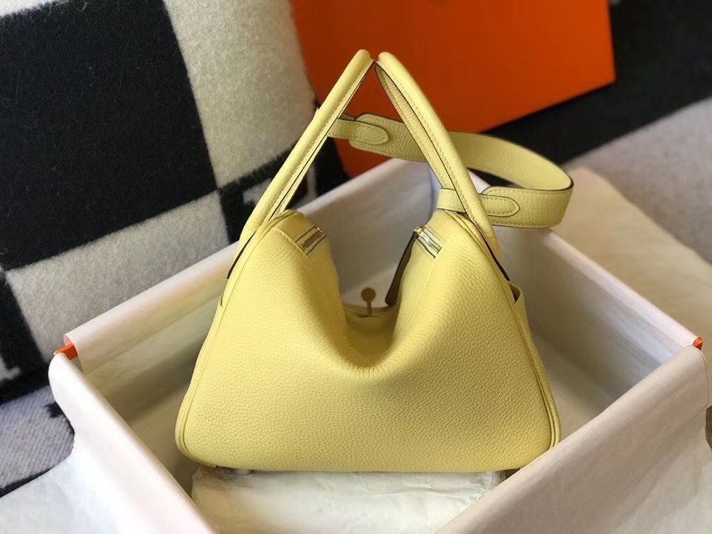Hermes Lindy 26cm Bag In Jaune Poussin Clemence Leather GHW - Image 3
