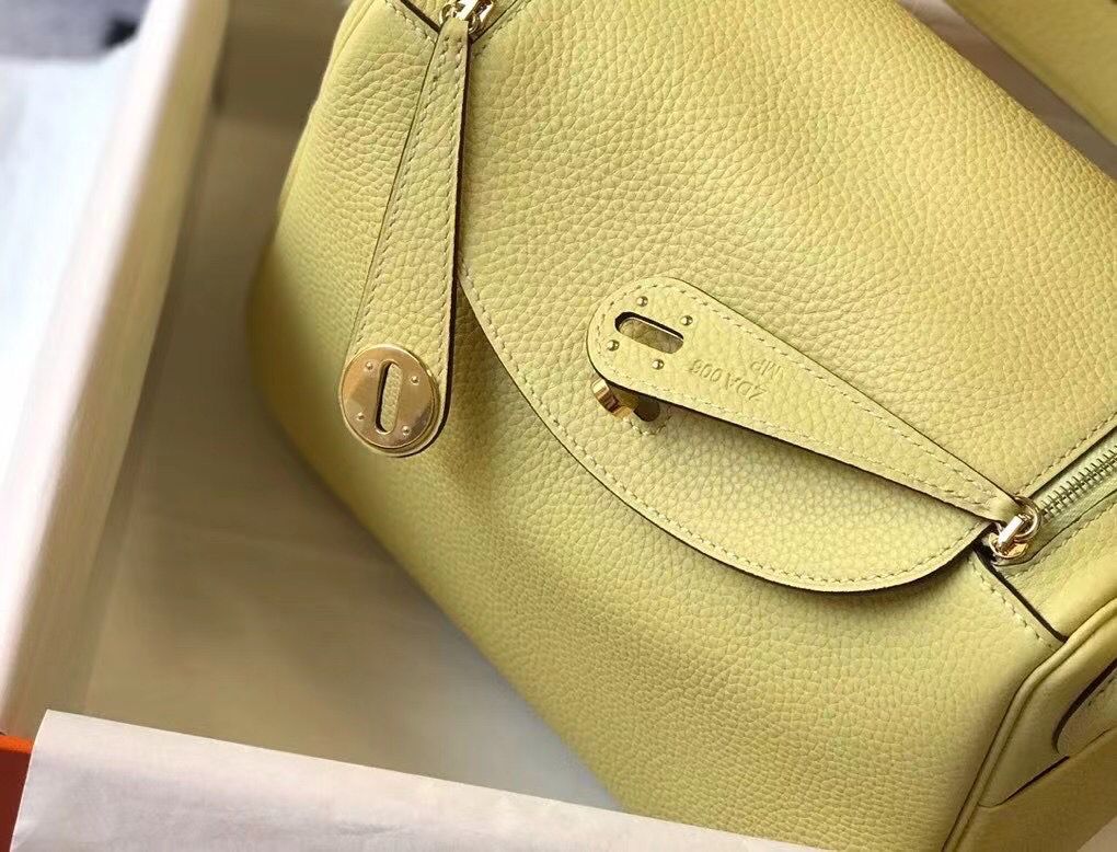 Hermes Lindy 26cm Bag In Jaune Poussin Clemence Leather GHW - Image 6