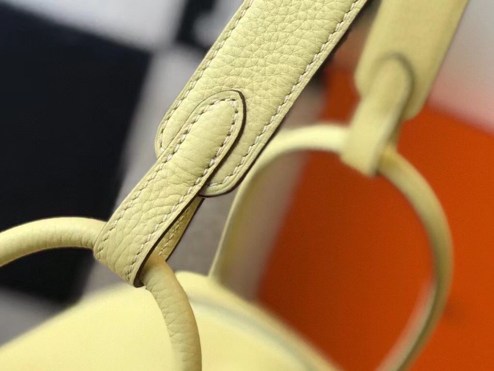 Hermes Lindy 26cm Bag In Jaune Poussin Clemence Leather GHW - Image 9