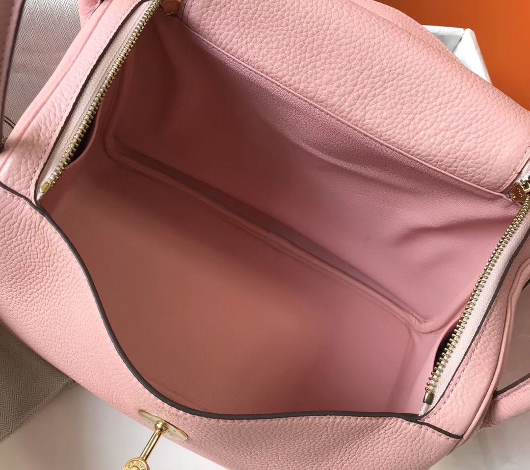 Hermes Lindy 26cm Bag In Pink Clemence Leather GHW - Image 9