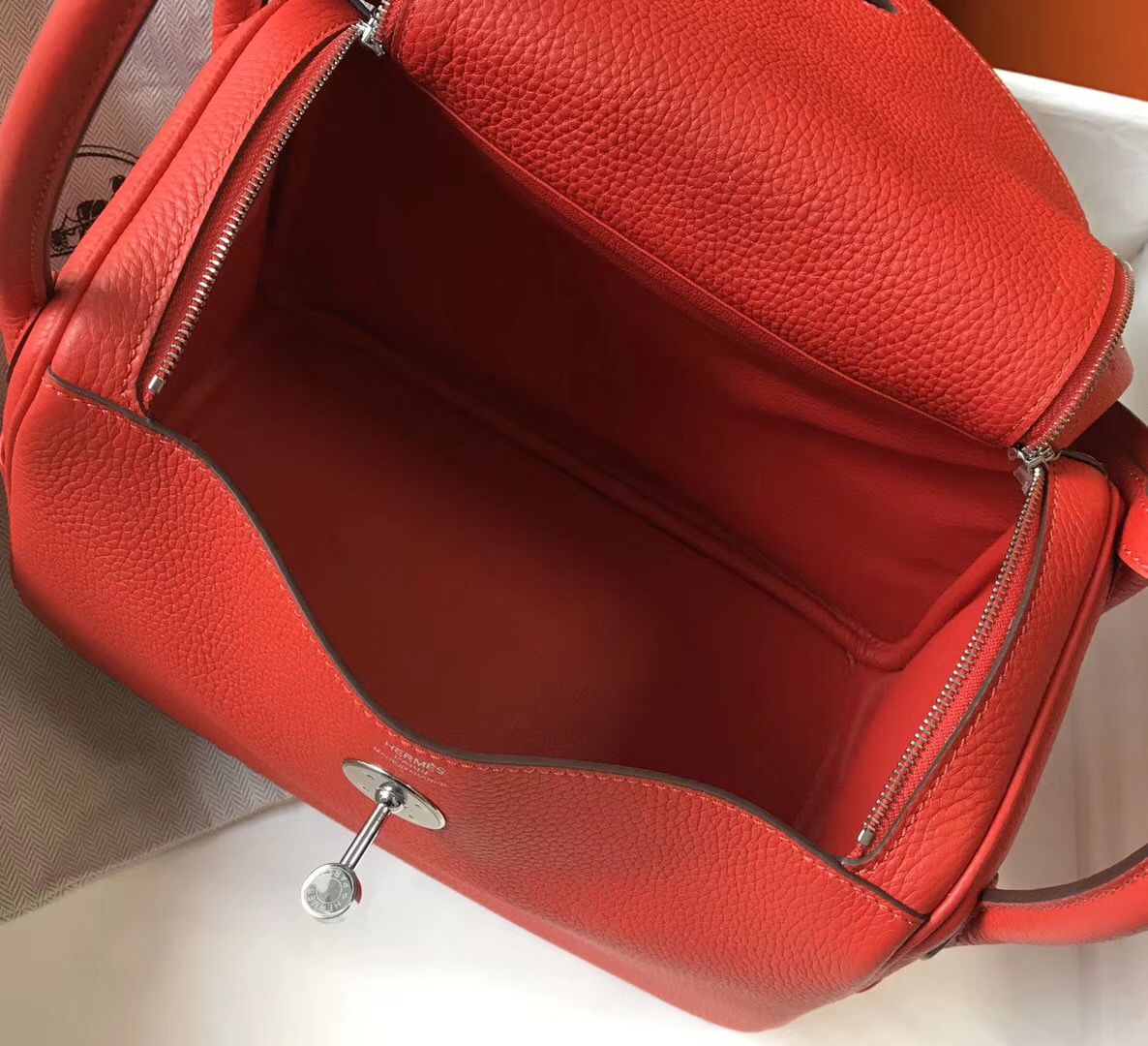 Hermes Lindy 26cm Bag In Red Clemence Leather PHW - Image 8