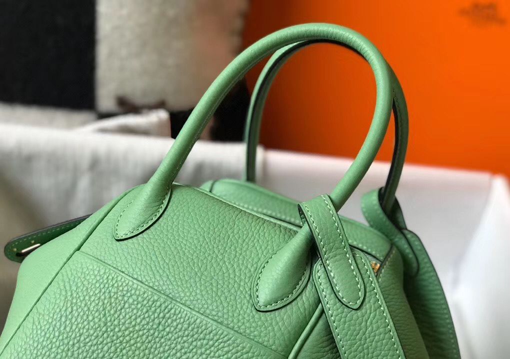 Hermes Lindy 26cm Bag In Vert Criquet Clemence Leather GHW - Image 6
