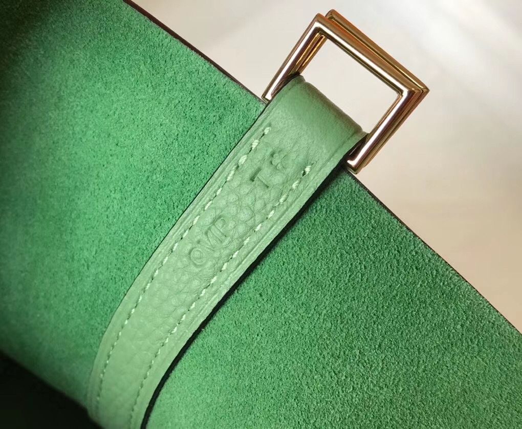 Hermes Picotin Lock 22 Bag In Vert Criquet Clemence Leather - Image 5