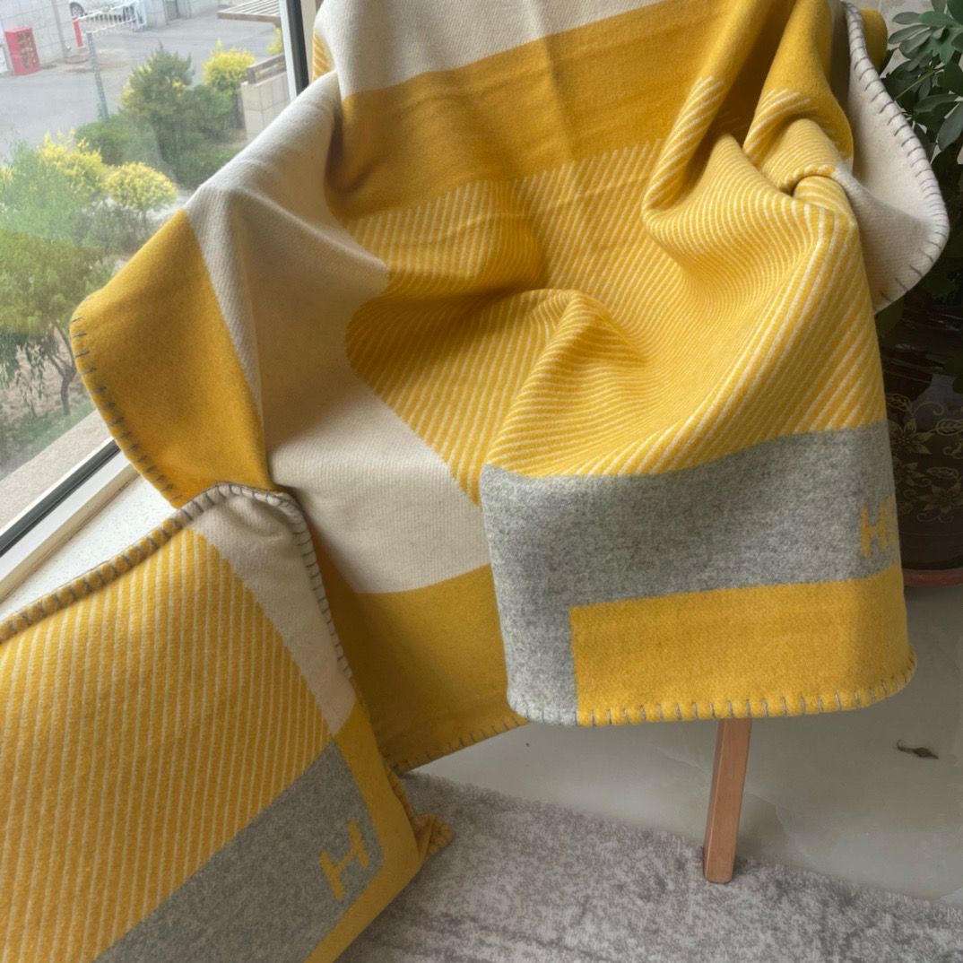 Hermes H Riviera Blanket in Yellow Wool and Cashmere - Image 5