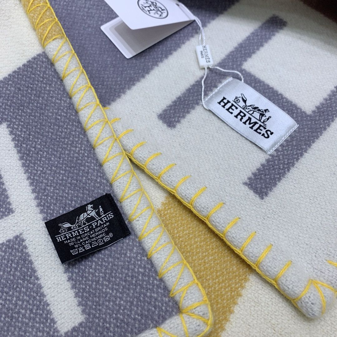 Hermes Avalon H Club Blanket in Taupe Cashmere - Image 8