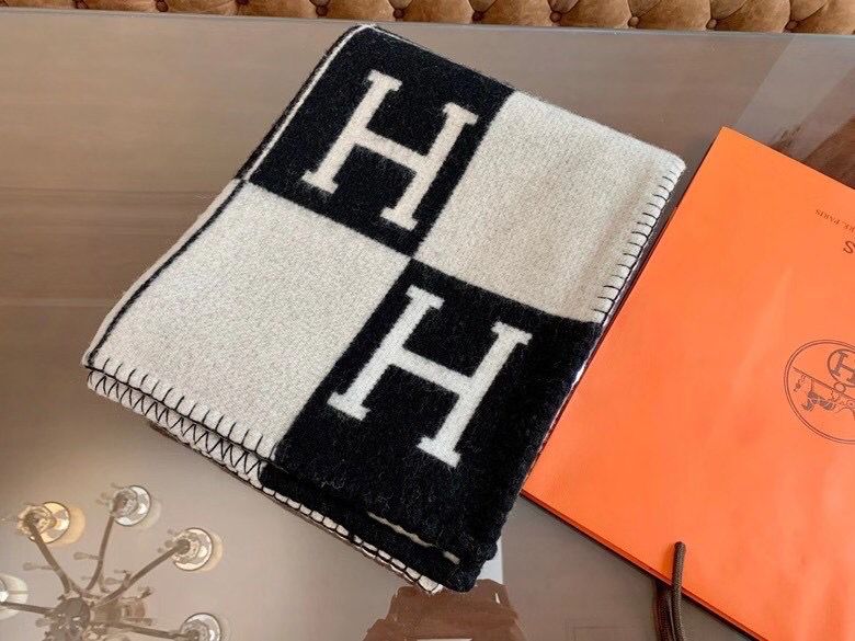 Hermes Black Avalon III Throw Blanket - Image 3