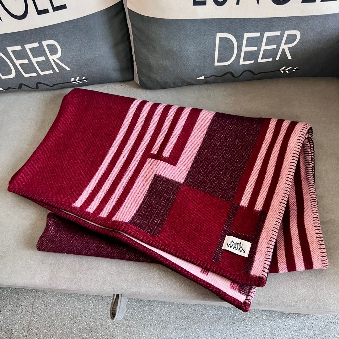 Hermes Ithaque Blanket in Bordeaux Wool and Cashmere - Image 4