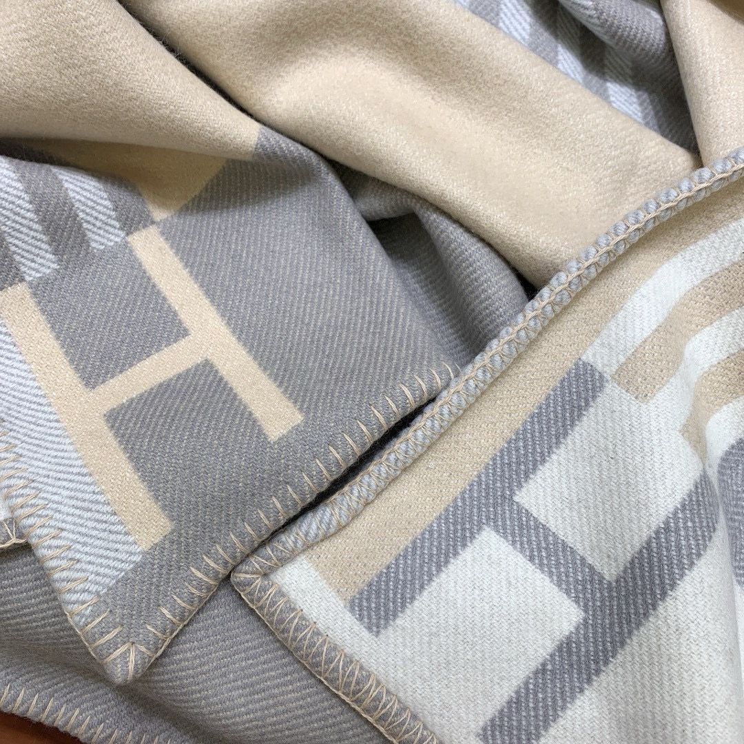 Hermes Ithaque Blanket in Grey Wool and Cashmere - Image 7