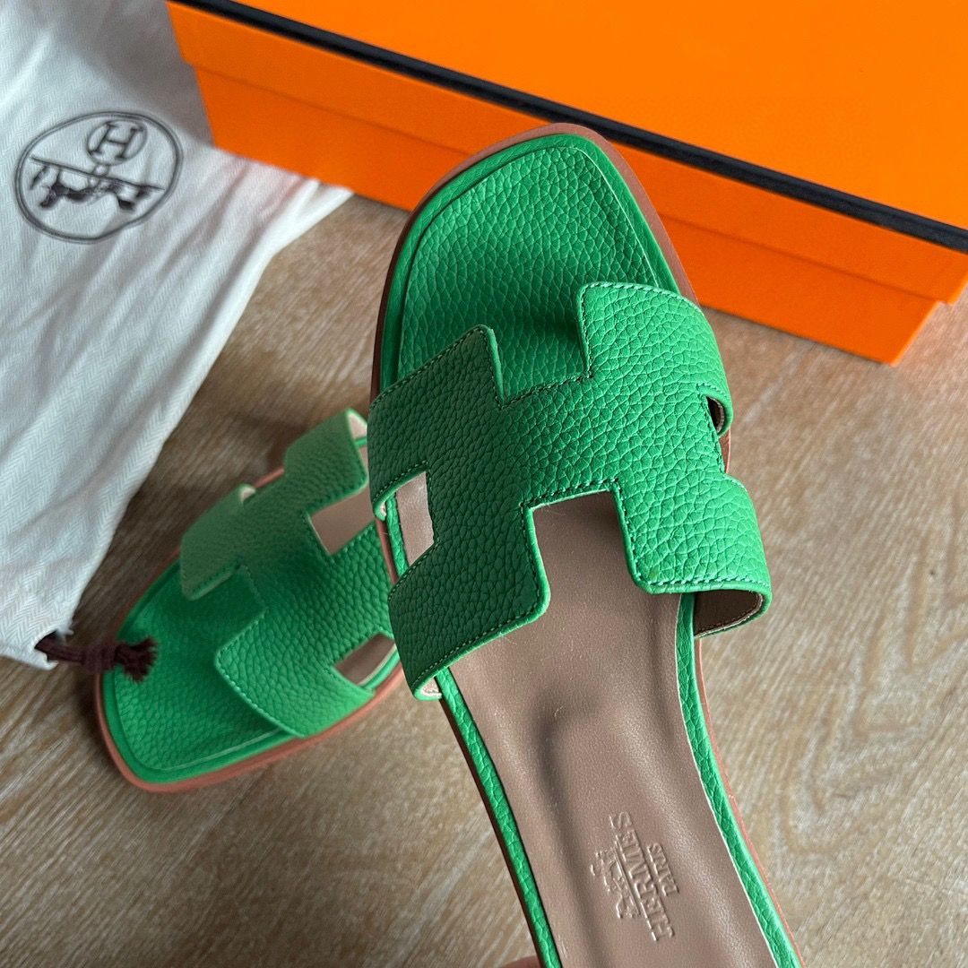 Hermes Oran Slide Sandals in Bambou Clemence Leather - Image 6