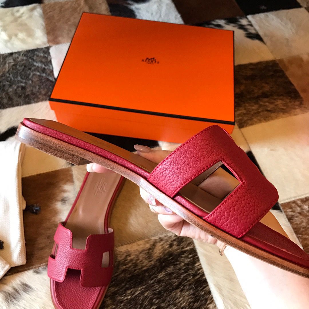 Hermes Oran Slide Sandals In Red Clemence Leather - Image 4