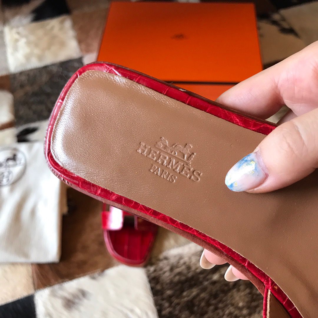 Hermes Oran Slide Sandals In Red Shiny Niloticus Crocodile Skin - Image 5