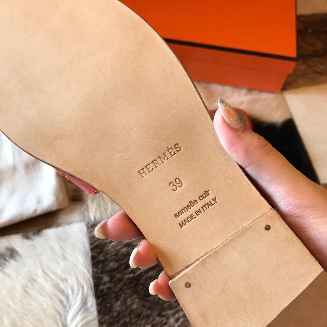 Hermes Oran Slide Sandals In Red Shiny Niloticus Crocodile Skin - Image 8