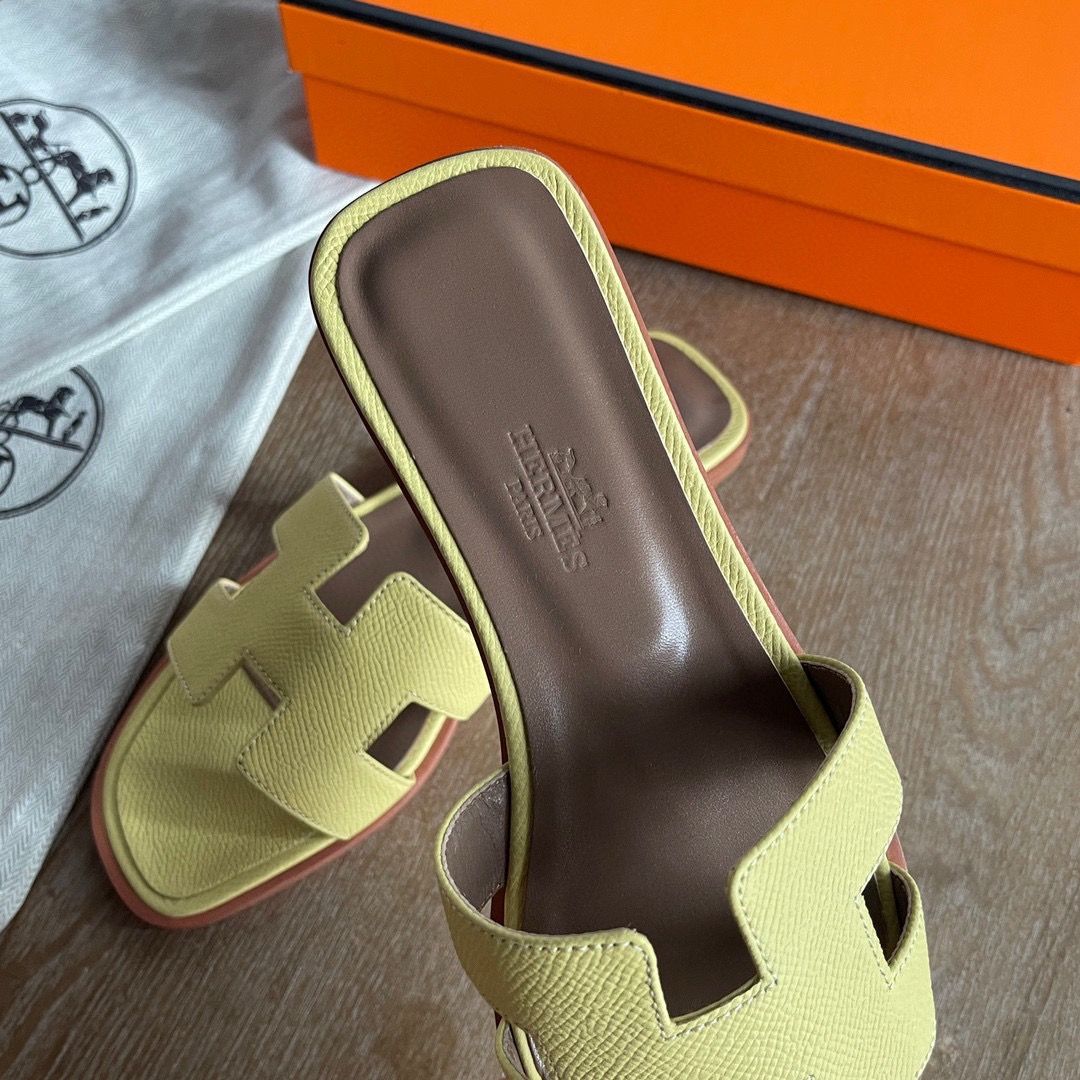 Hermes Oran Slide Sandals in Jaune Poussin Epsom Calfskin - Image 6