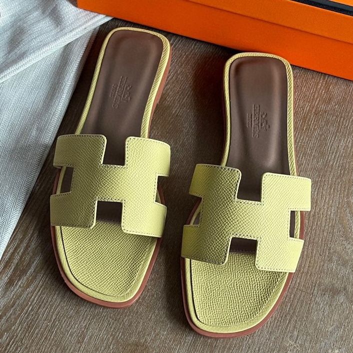 Hermes Oran Slide Sandals in Jaune Poussin Epsom Calfskin - Image 7