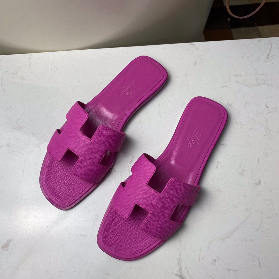 Hermes Oran Slide Sandals In Magnolia Epsom Calfskin - Image 3