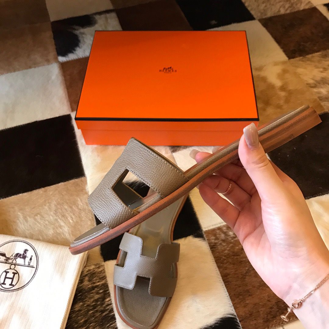 Hermes Oran Slide Sandals In Taupe Epsom Calfskin - Image 4