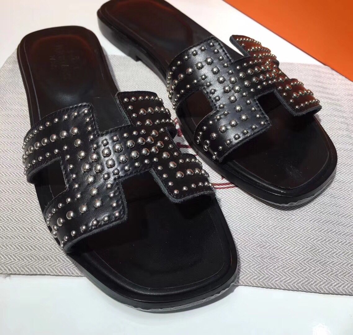 Hermes Oran Studs Sandals In Black Leather - Image 3