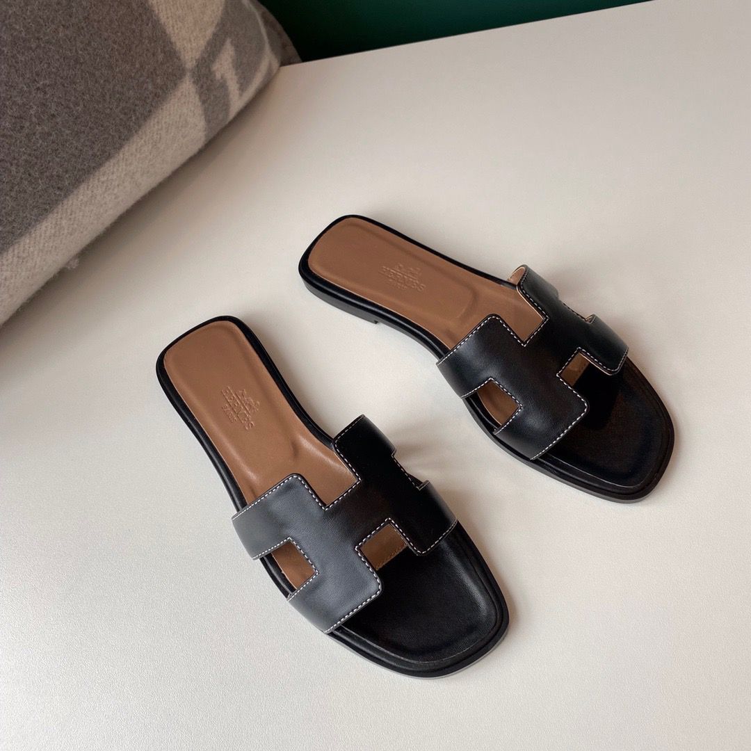 Hermes Oran Slide Sandals In Black Swift Calfskin - Image 3