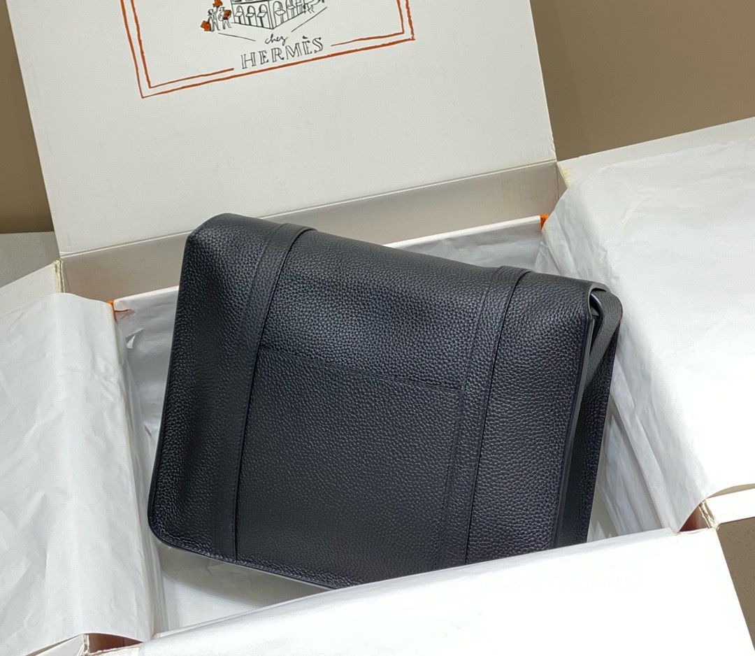 Hermes Steve 30 Messenger Bag in Black Clemence Leather - Image 4