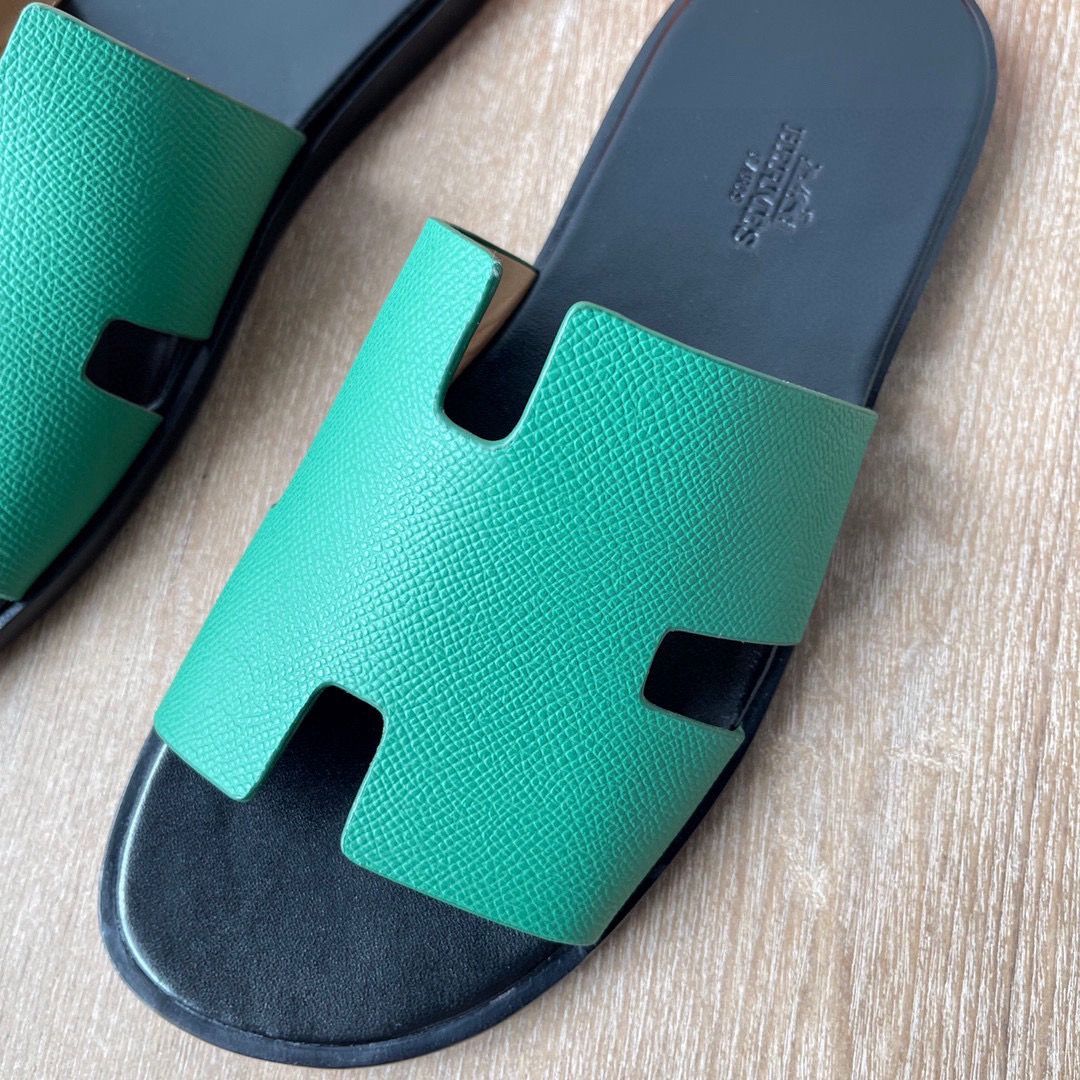 Hermes Izmir Sandals in Vert Vertigo Epsom Calfskin with Black Insole - Image 3