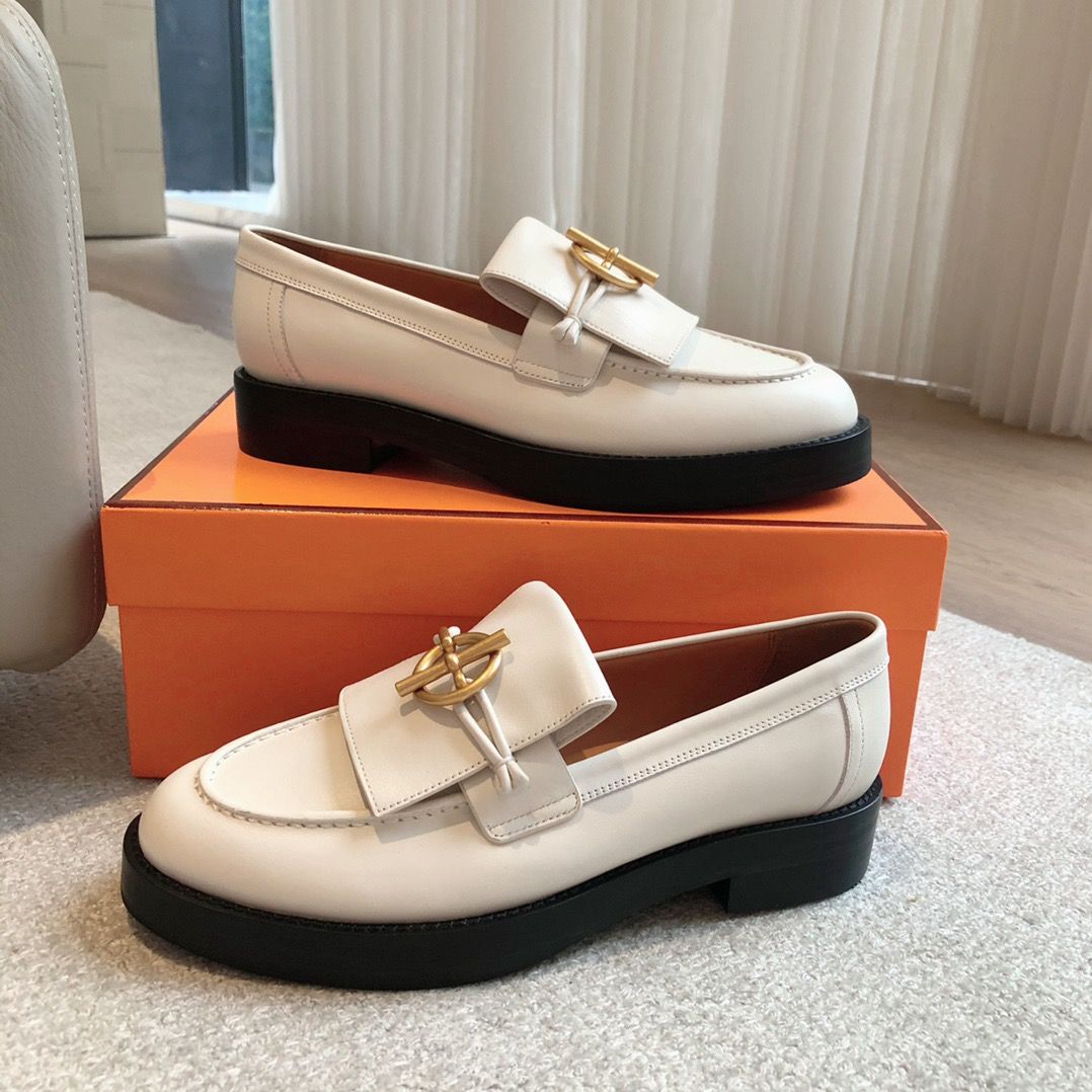 Hermes Women's Impact Loafers in White Leather - Image 10