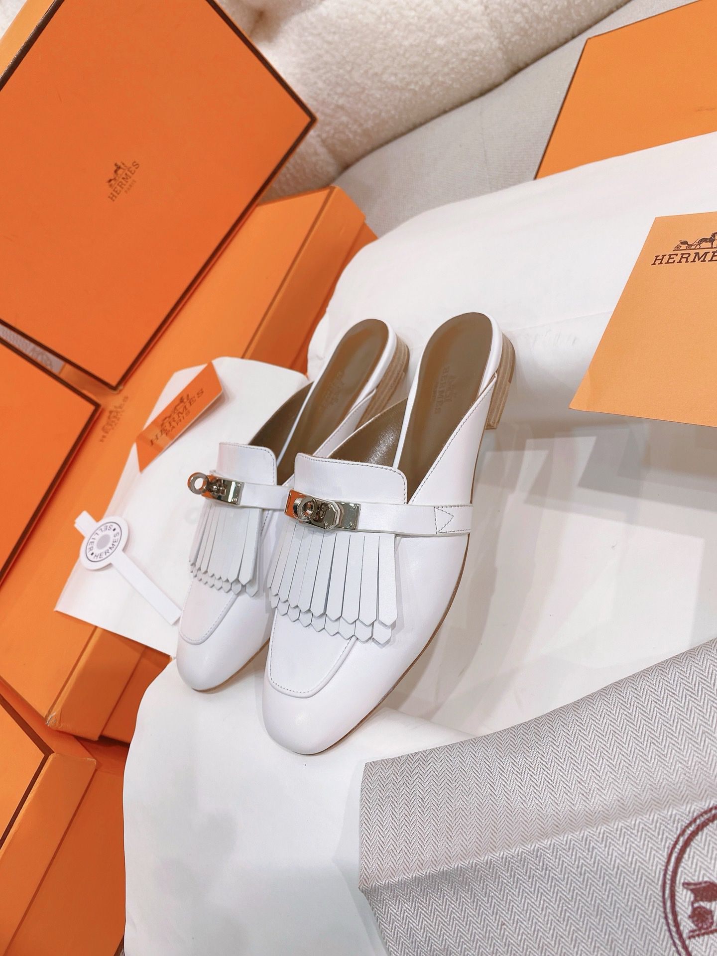 Hermes Women's Oz Mules with Fringed in White Leather - Image 5