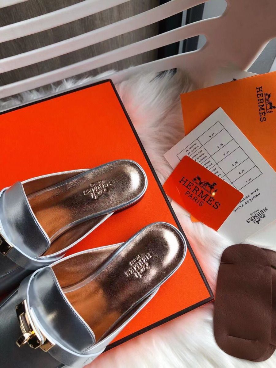 Hermes Oz Mules In Silver Metallic Calfskin - Image 4