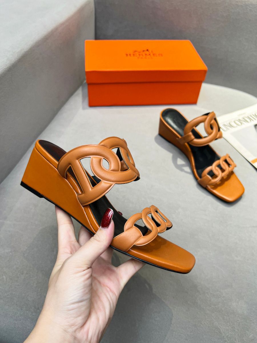 Hermes Figari 55mm Wedge Sandals In Brown Nappa Leather - Image 4