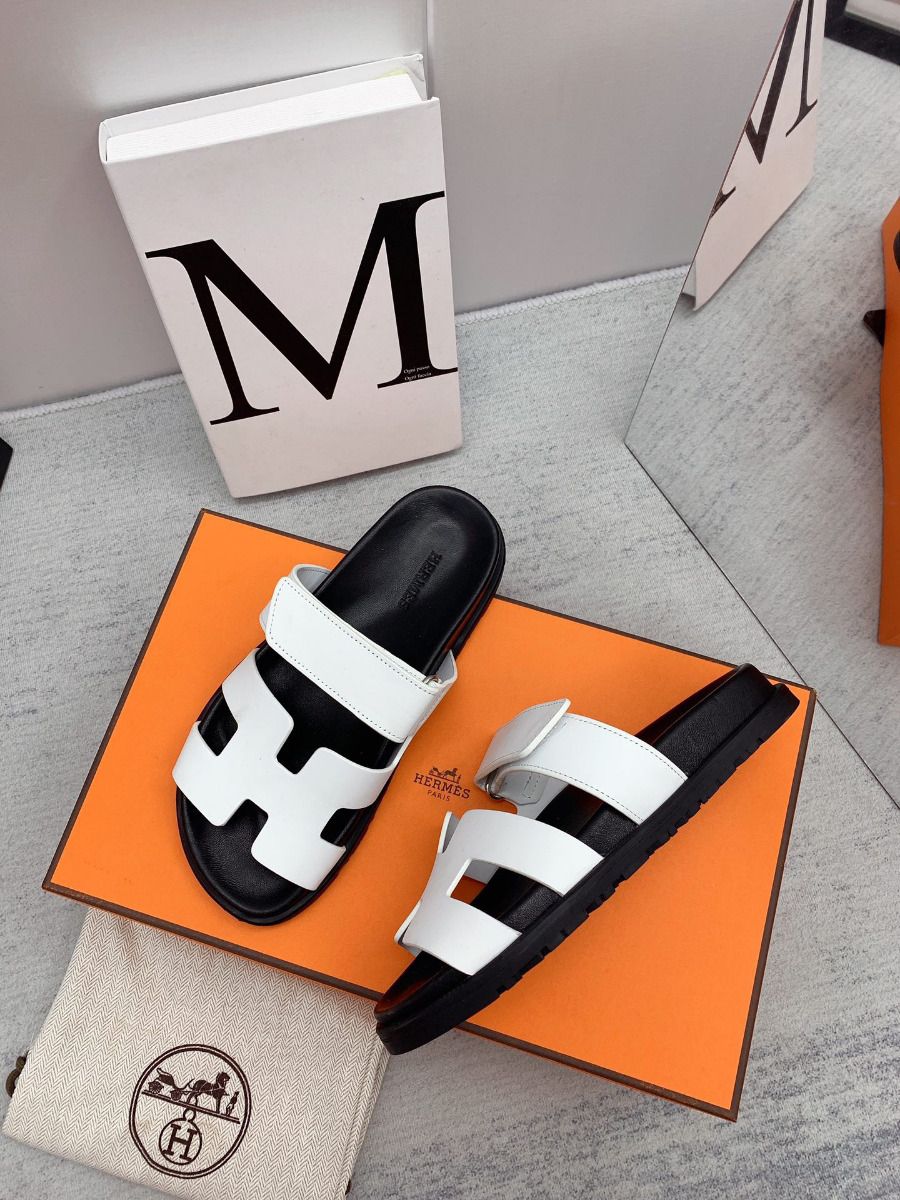 Hermes Women's Chypre Sandals In White Calfskin - Image 7