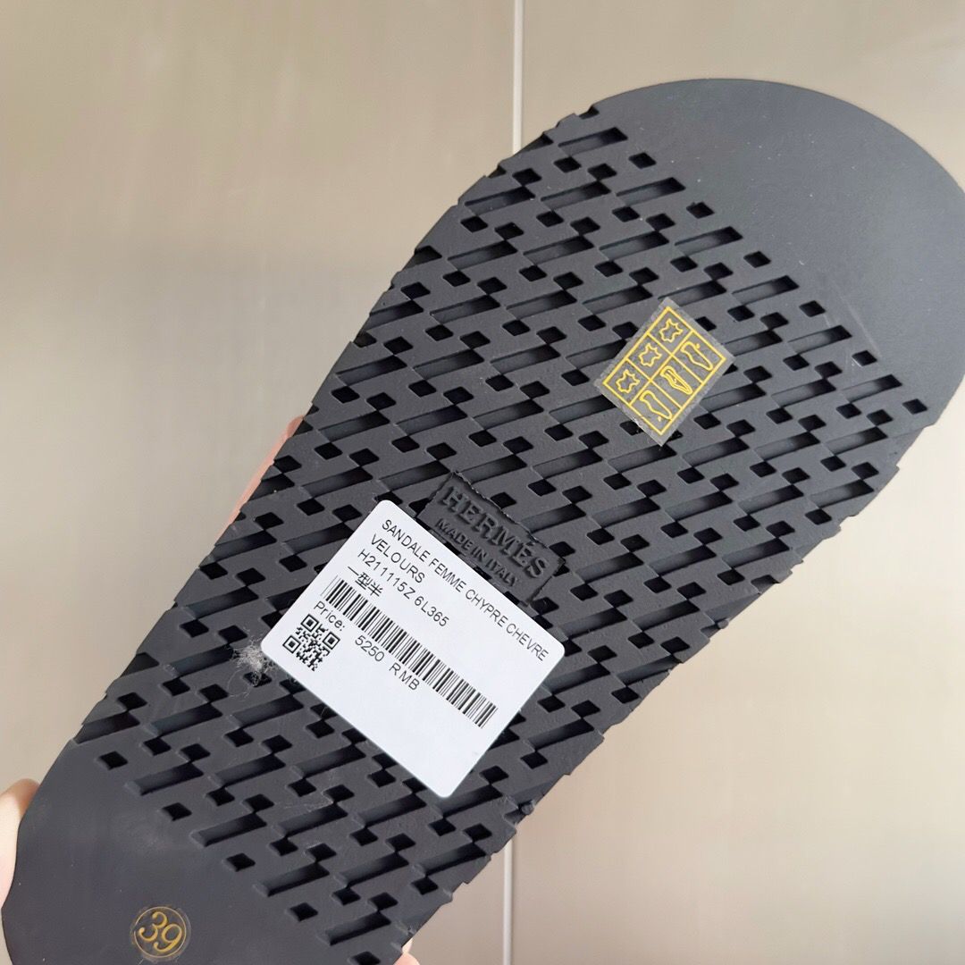 Hermes Women's Chypre Sandals In Pink Suede Calfskin - Image 4