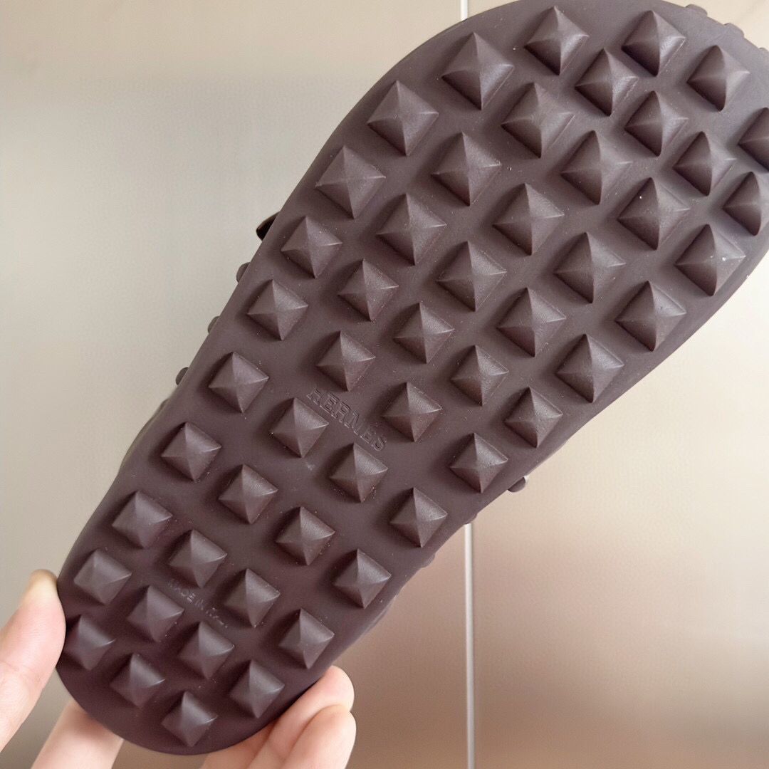 Hermes Inboard Sandals in Burgundy Leather and Ribbon - Image 11