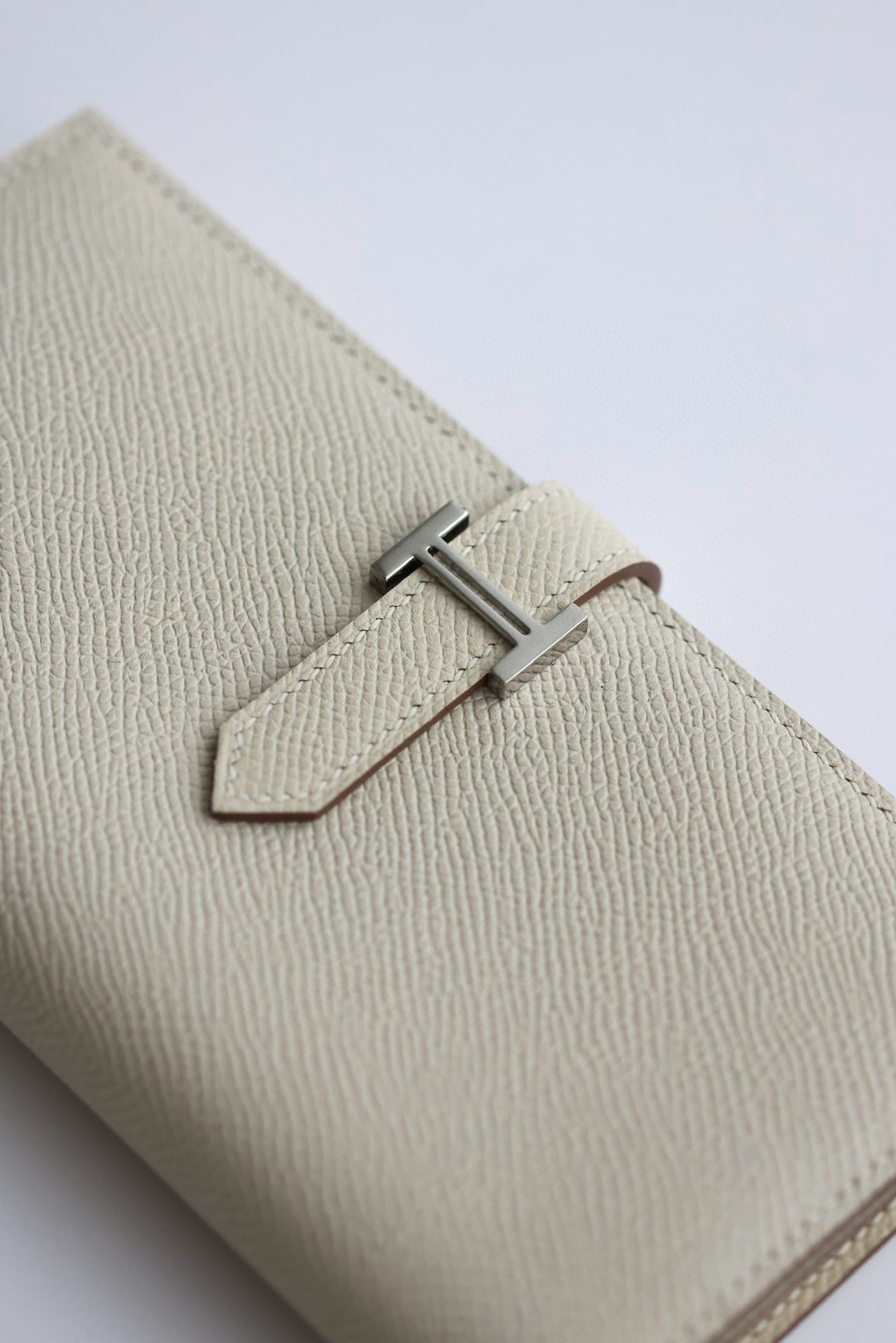 Hermes Bearn Long Handmade Wallet in Craie Epsom Calfskin - Image 3