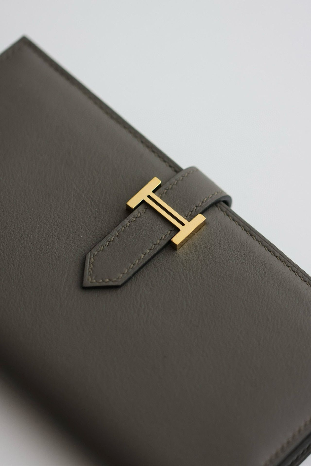 Hermes Bearn Long Handmade Wallet in Etain Swift Calfskin - Image 3