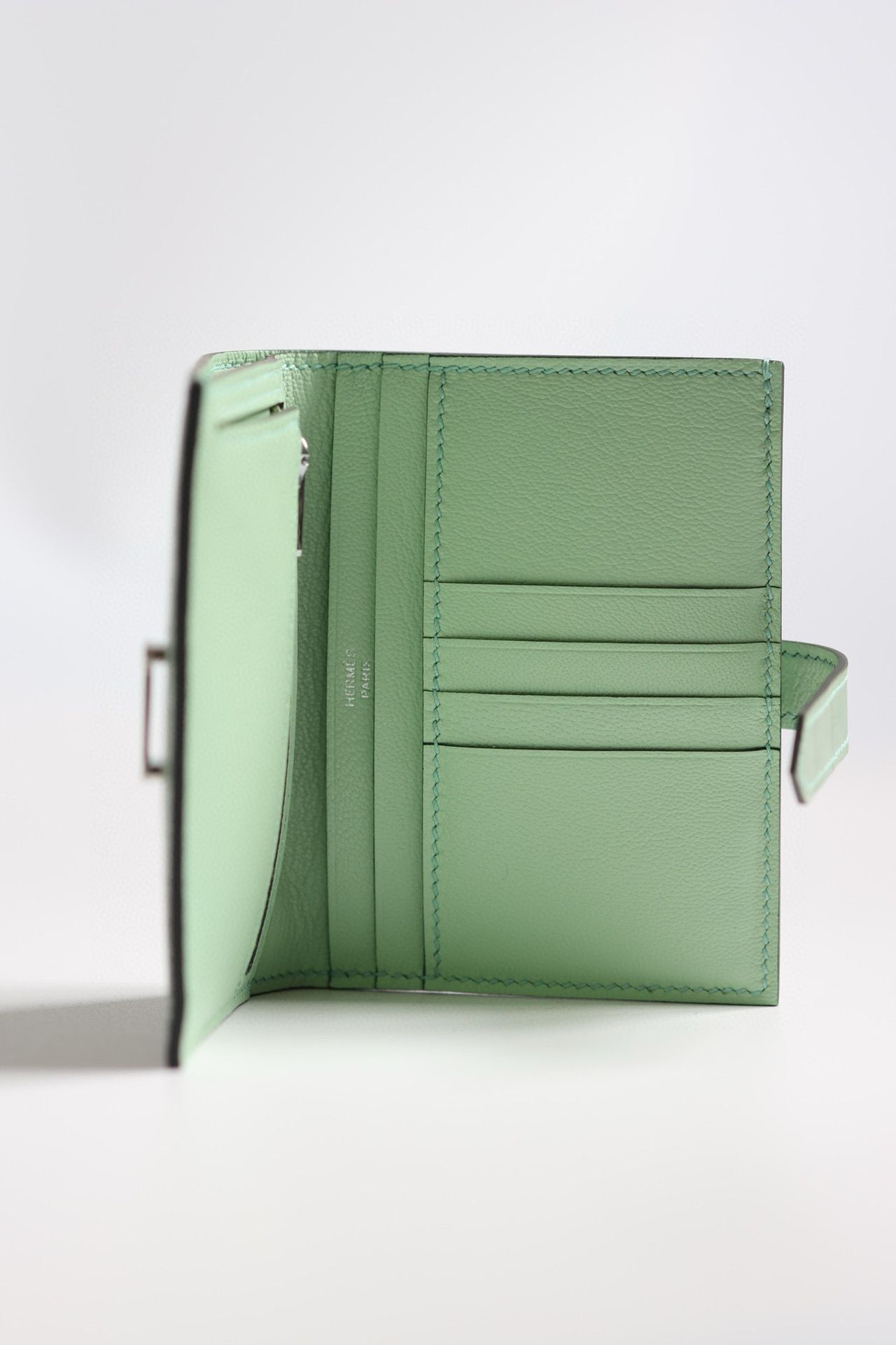 Hermes Bearn Compact Wallet in Vert D'eau Matte Alligator Leather - Image 7