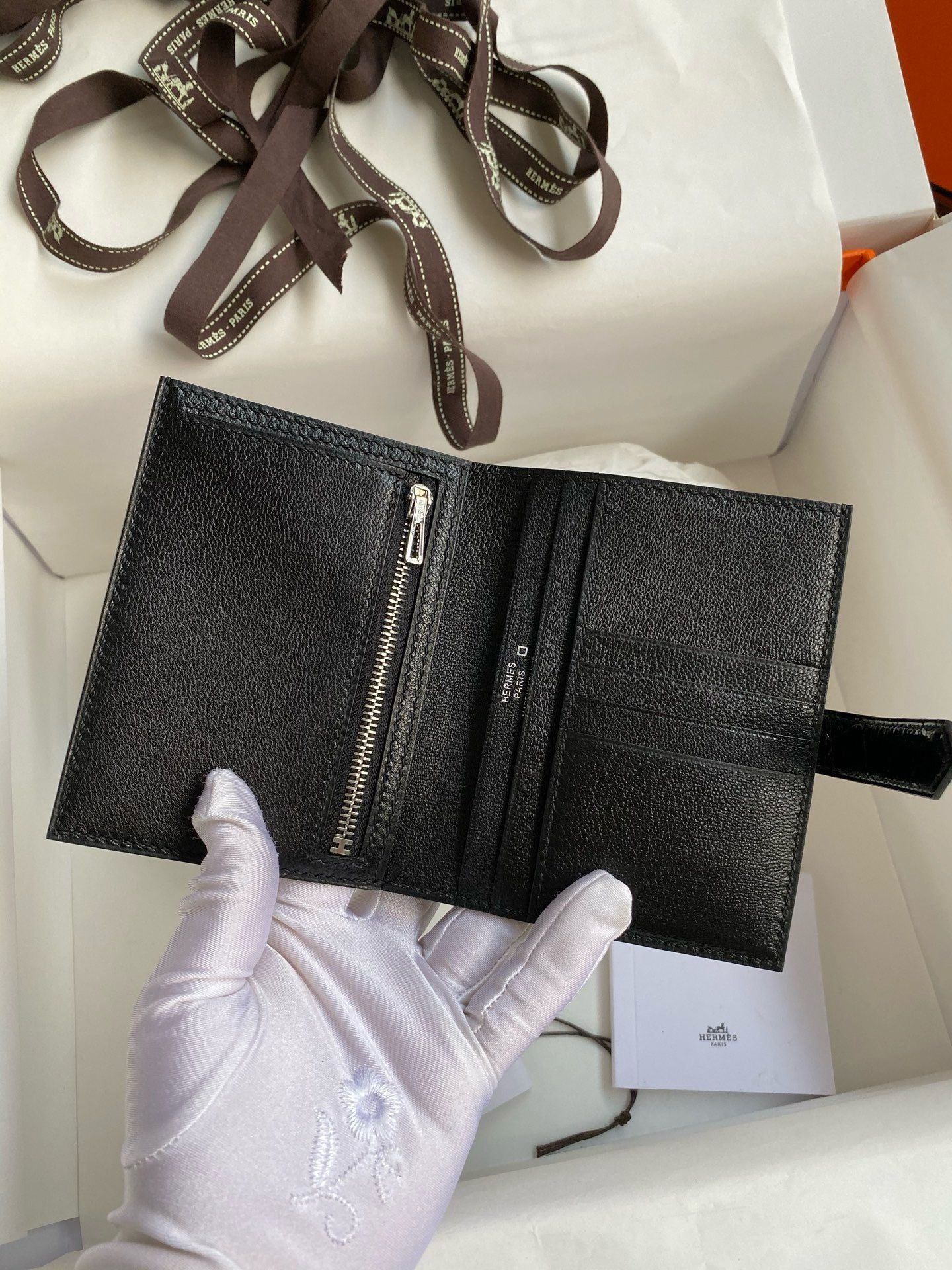 Hermes Bearn Compact Wallet in Black Shiny Alligator Leather - Image 5